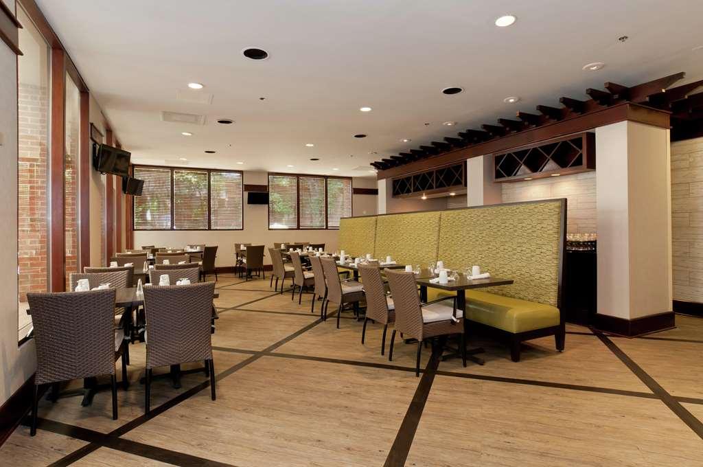 Doubletree Suites By Hilton Charlotte/Southpark Restoran gambar