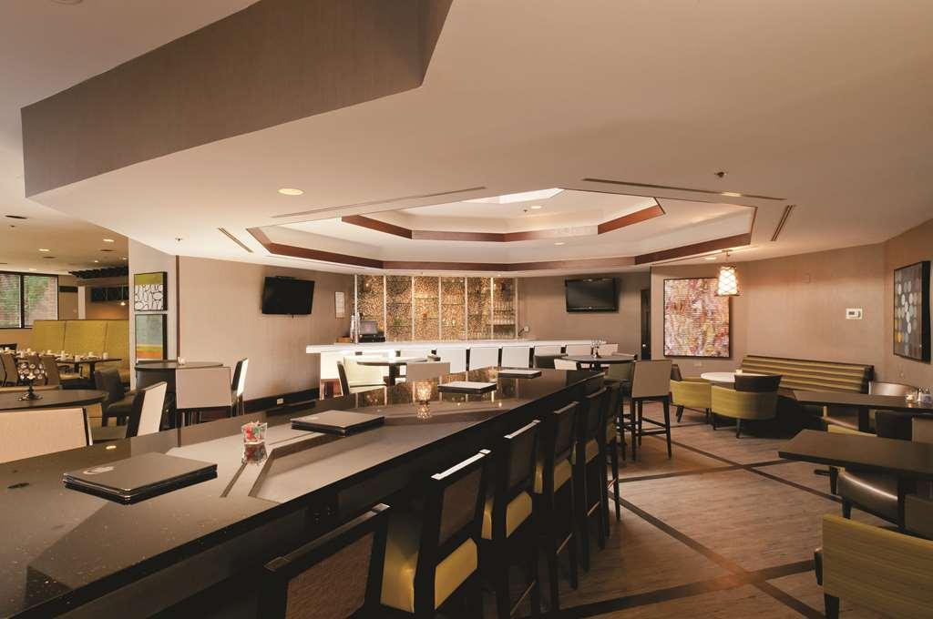 Doubletree Suites By Hilton Charlotte/Southpark Restoran gambar