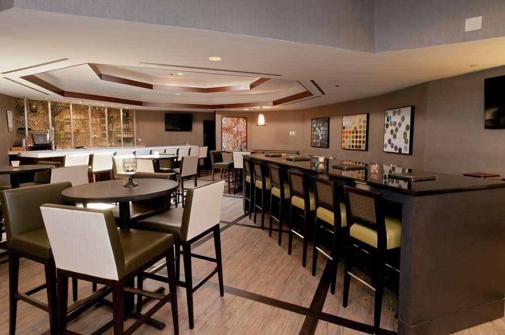 Doubletree Suites By Hilton Charlotte/Southpark Restoran gambar